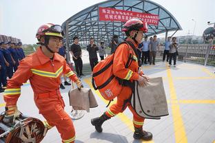 本赛季至今空接次数组合榜：东契奇-莱夫利第1 唐斯-戈贝尔第3